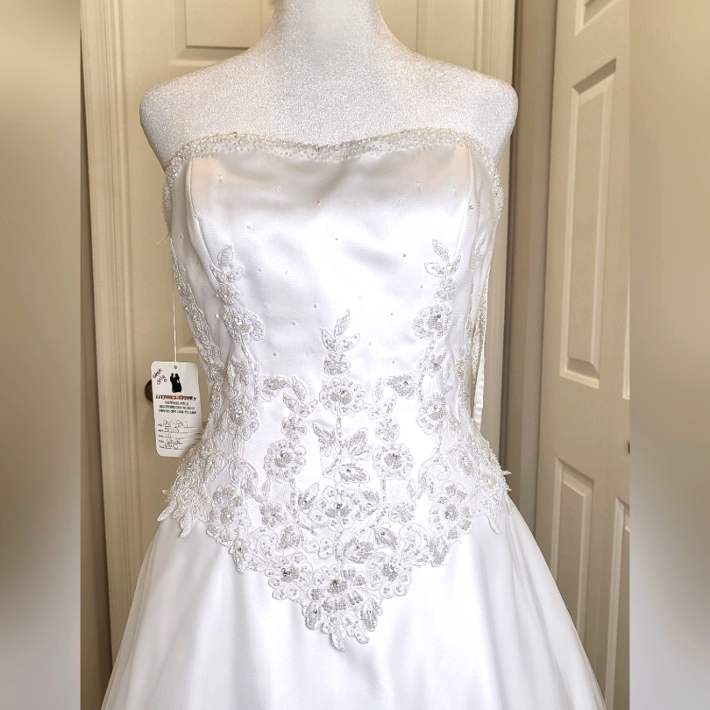 Anjolique Gorgeous White Boutique Gown Dress w/ Long Train - Picture 4 of 16